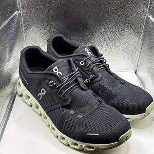 Pre-owned On Running Men's Black and Cream Athletic Shoes
